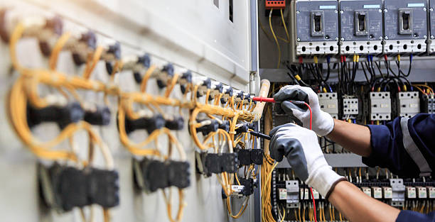 Professional Electrician technician working in Topeka, KS